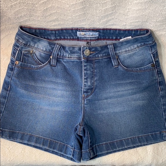 royalty for me wannabettabutt shorts